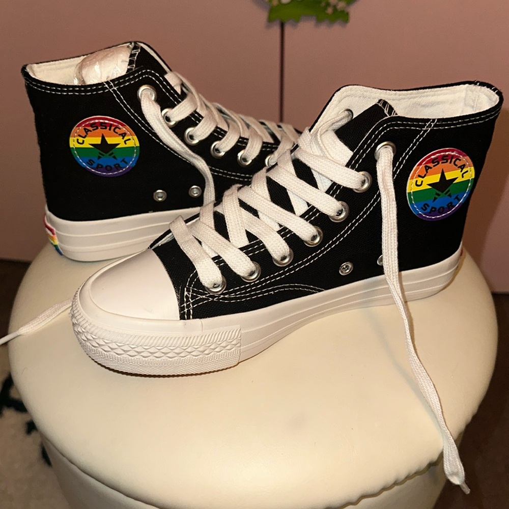 Black sneakers, rainbow, classical Kawaii ❤️🧡💛💚💙💜
